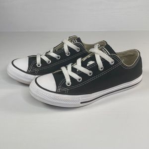 Converse Kids Chuck Taylor All Star Classic kids shoes size 1.5 Black White